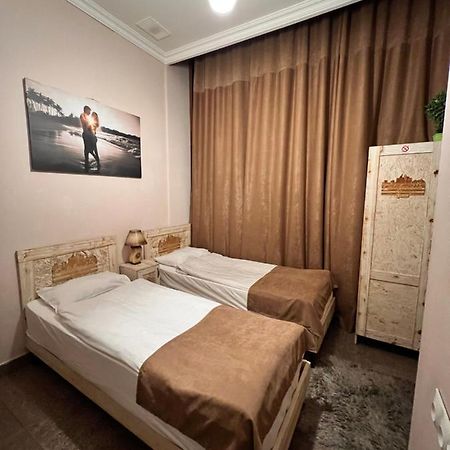 Hotel California Boutique Yerevan Ngoại thất bức ảnh