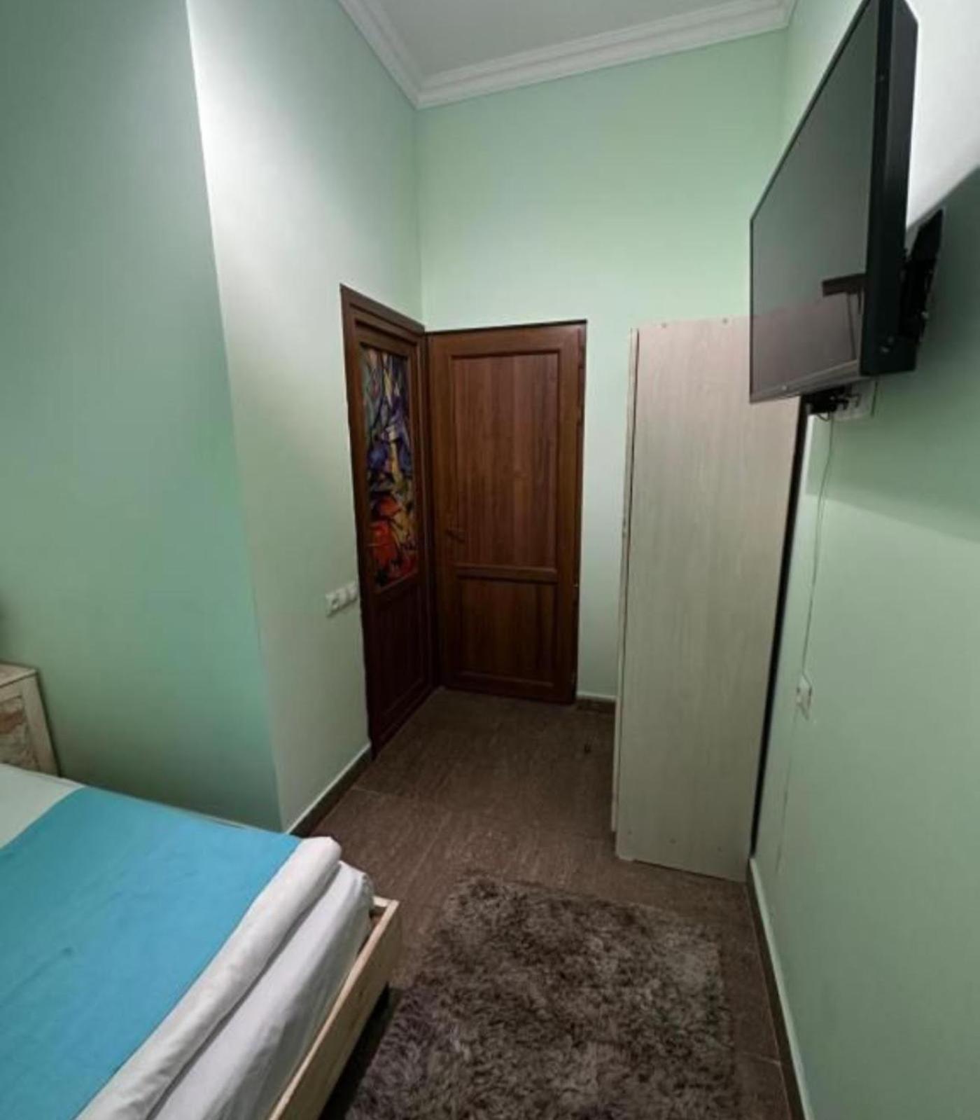 Hotel California Boutique Yerevan Ngoại thất bức ảnh